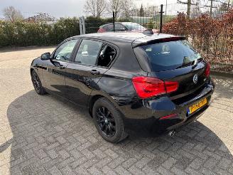 uszkodzony samochody osobowe BMW 1-serie 118I  5-drs automaat 2018/9