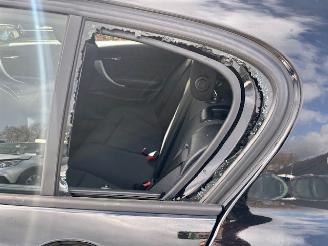 BMW 1-serie 118I  5-drs automaat picture 3