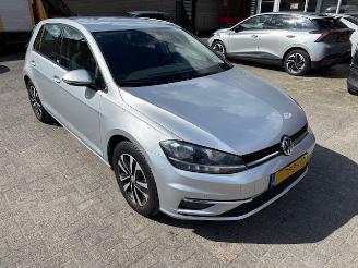 uszkodzony samochody osobowe Volkswagen Golf 1.0 TSI Connect Clima 2019/2