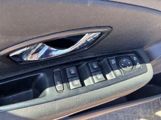 Renault Mégane 1.2 TCe Limited Pano picture 11