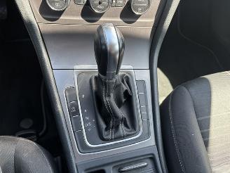 Volkswagen Golf 1.6 TDI DSG Lounge picture 22