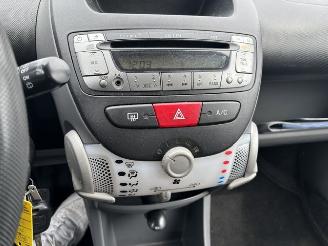 Peugeot 107 1.0 12v 5-drs airco picture 14