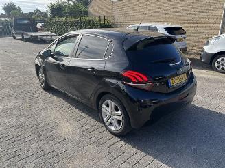 Peugeot 208 1.2 5-drs Signature NAP picture 4