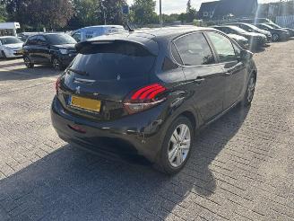 Peugeot 208 1.2 5-drs Signature NAP picture 3