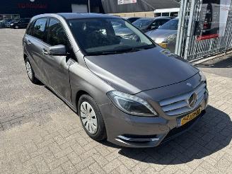 krockskadad bil auto Mercedes B-klasse 180 CDI Edition Automaat 2013/4