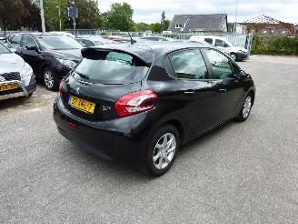 Peugeot 208 1.4 e-HDI BLUE LEASE picture 2