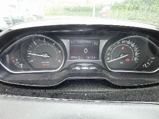 Peugeot 208 1.4 e-HDI BLUE LEASE picture 12