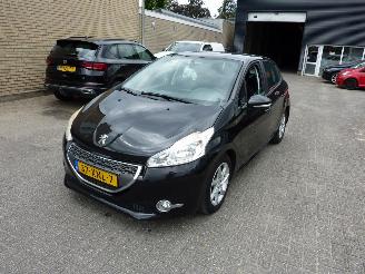 Peugeot 208 1.4 e-HDI BLUE LEASE picture 4