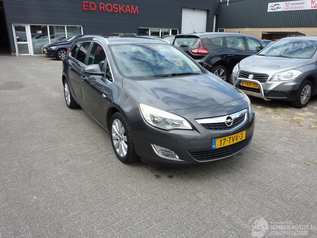 Opel Astra 1.4 TURBO COSMO