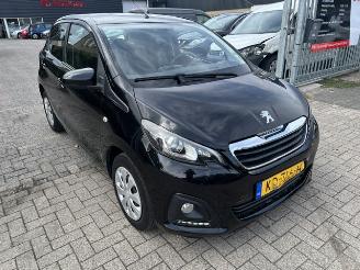 Damaged car Peugeot 108 1.0 e-VTI 5-drs Airco 2016/7
