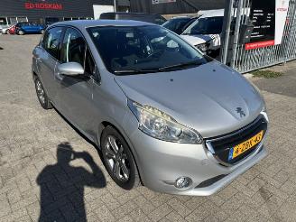 Peugeot 208 1.2 5-drs Clima picture 3
