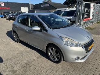 Peugeot 208 1.2 5-drs Clima picture 2