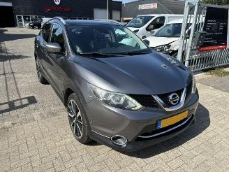 krockskadad bil auto Nissan Qashqai 1.6 Tekna Pano NAP 2016/1