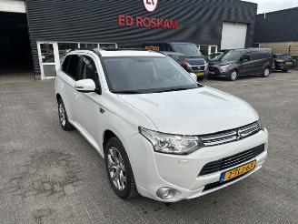 damaged passenger cars Mitsubishi Outlander 2.0 PHEV Instyle automaat 2014/3