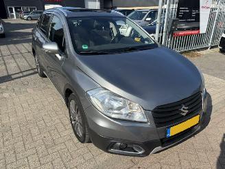 krockskadad bil auto Suzuki SX4 1.6 DDiS Exclusive Pano 2015/1