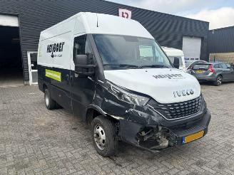 Vaurioauto  commercial vehicles Iveco Daily 3.0 35C 180Pk Automaat Dubbellucht Clima 2021/1
