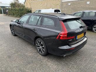 Volvo V-60 2.0 B3 Momentum Advantage Automaat picture 2