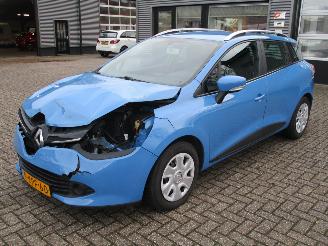 Voiture accidenté Renault Clio ESTATE 1.5 DCI EXPRESSIEN 2013/6