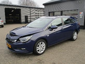 Schadeauto Opel Astra SPORTS TOURER 1.0 BUSINESS+ 2016/9