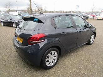 Peugeot 208 1.2 PURE TECH BLEU LION 5DRS picture 5