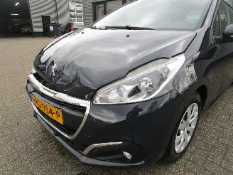 Peugeot 208 1.2 PURE TECH BLEU LION 5DRS picture 23