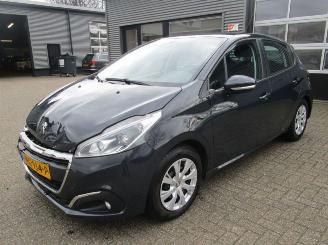 skadebil auto Peugeot 208 1.2 PURE TECH BLEU LION 5DRS 2017/11