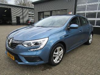 Coche accidentado Renault Mégane 1.2 TCE LIMITED 2018/2