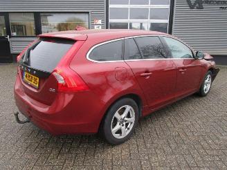 Schadeauto Volvo V-60 1.6 D2 2015/3