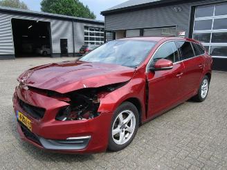 Voiture accidenté Volvo V-60 1.6 D2 2015/3