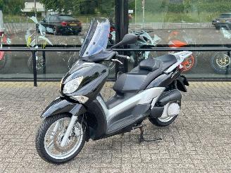 dommages motocyclettes  Yamaha  X-City VP 250 2014/10