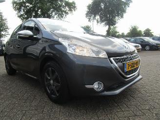 Peugeot 208 1.2 VTI Envy 5drs picture 21
