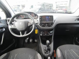 Peugeot 208 1.2 VTI Envy 5drs picture 10