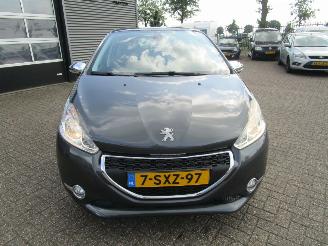 Peugeot 208 1.2 VTI Envy 5drs picture 8