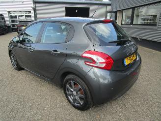 Peugeot 208 1.2 VTI Envy 5drs picture 3