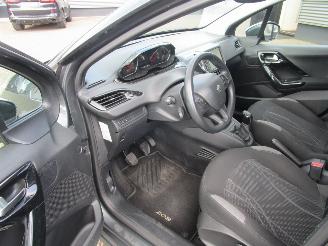 Peugeot 208 1.2 VTI Envy 5drs picture 9