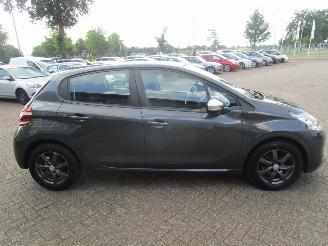 Peugeot 208 1.2 VTI Envy 5drs picture 6