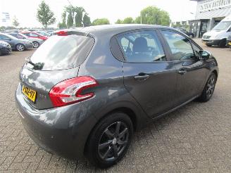 Peugeot 208 1.2 VTI Envy 5drs picture 5