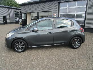 Peugeot 208 1.2 VTI Envy 5drs picture 2