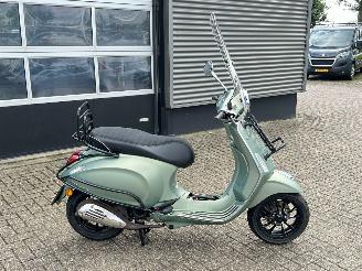 Vespa  Primavera 50 4T picture 2