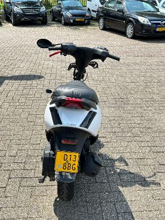 Piaggio  Zip 50 4T picture 3