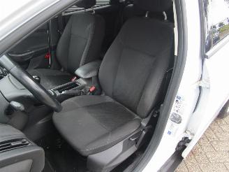 Ford Focus wagon 1.0 EcoBoost Trend Edition picture 13