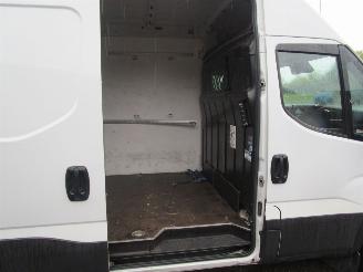 Iveco Daily 35S16V 2.3 410 H2 automaat picture 17