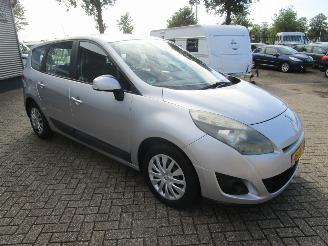 Renault Grand-scenic 1.6 Business 7P picture 4