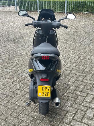 Piaggio  Zip picture 4