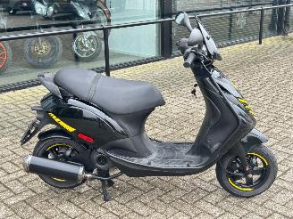 Piaggio  Zip picture 6