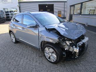 Hyundai Kona EV Comfort 64KWH (GERESEVEERD) picture 3