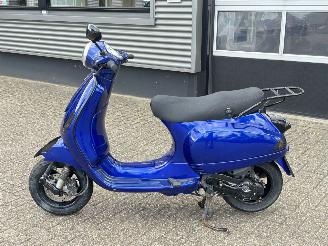 Vespa  LX50 4T picture 2