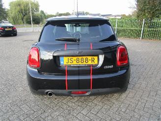 Mini Cooper 1.5 Business picture 4