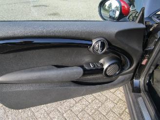 Mini Cooper 1.5 Business picture 18
