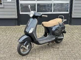 krockskadad bil bromfiets Vespa  LX 50 2T 2008/8